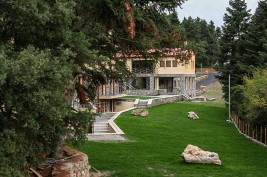 Natura Hotel Vitina Bagian luar foto